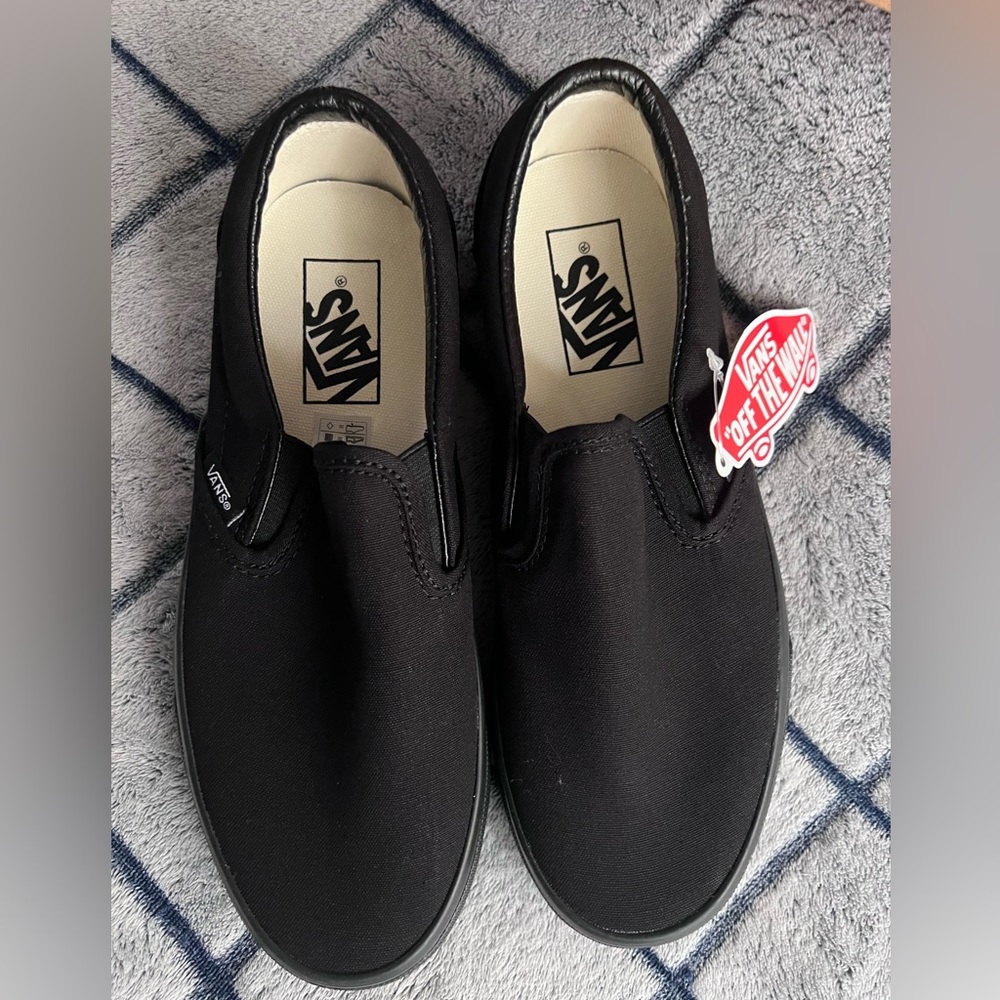 Brand new men’s size 6, ladies size 7.5 all black vans slip ons